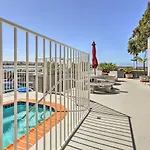 San Diego Hub With Bay Views - 1 Block To Beach!
