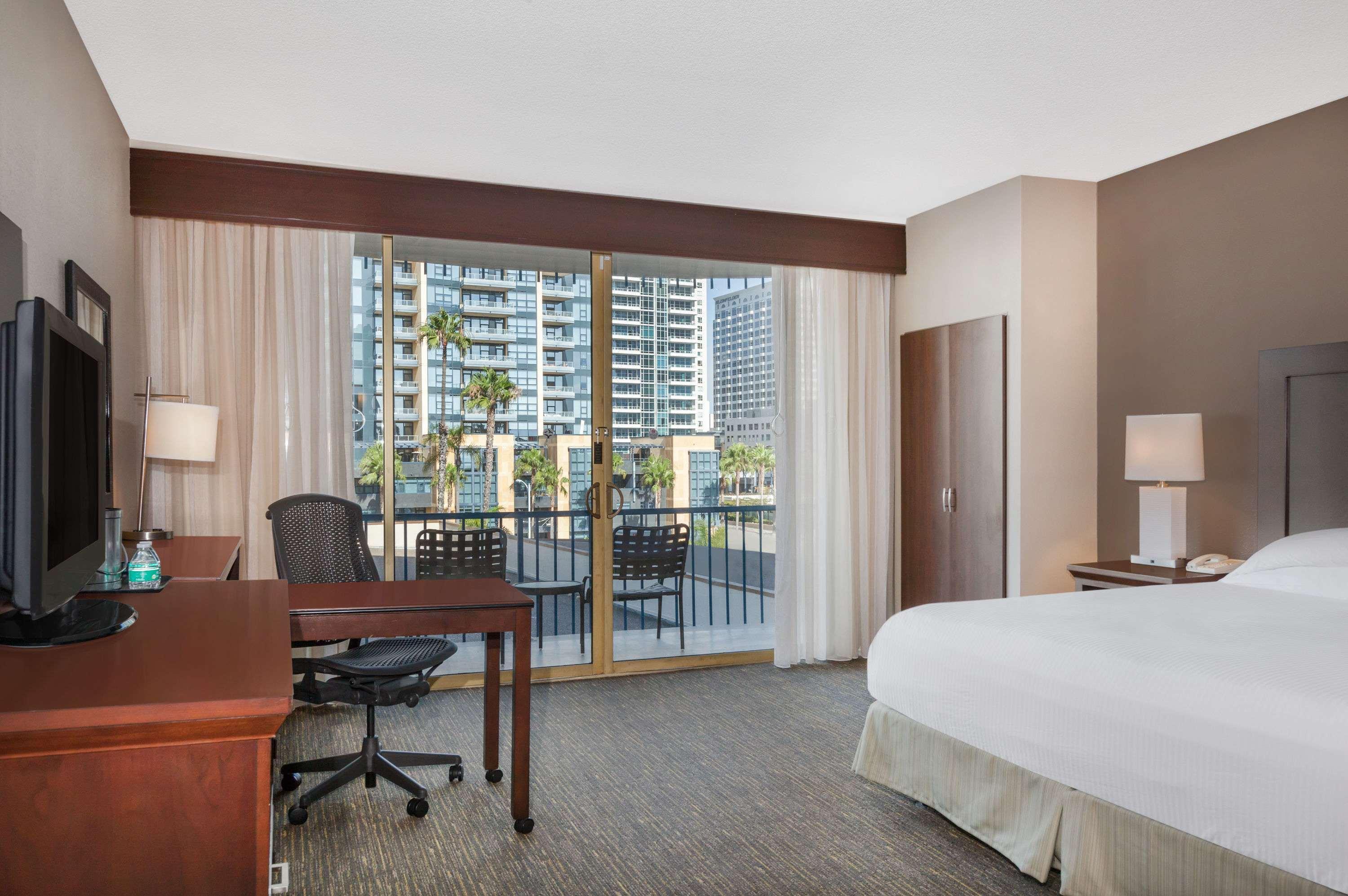 Wyndham Bayside Hotel