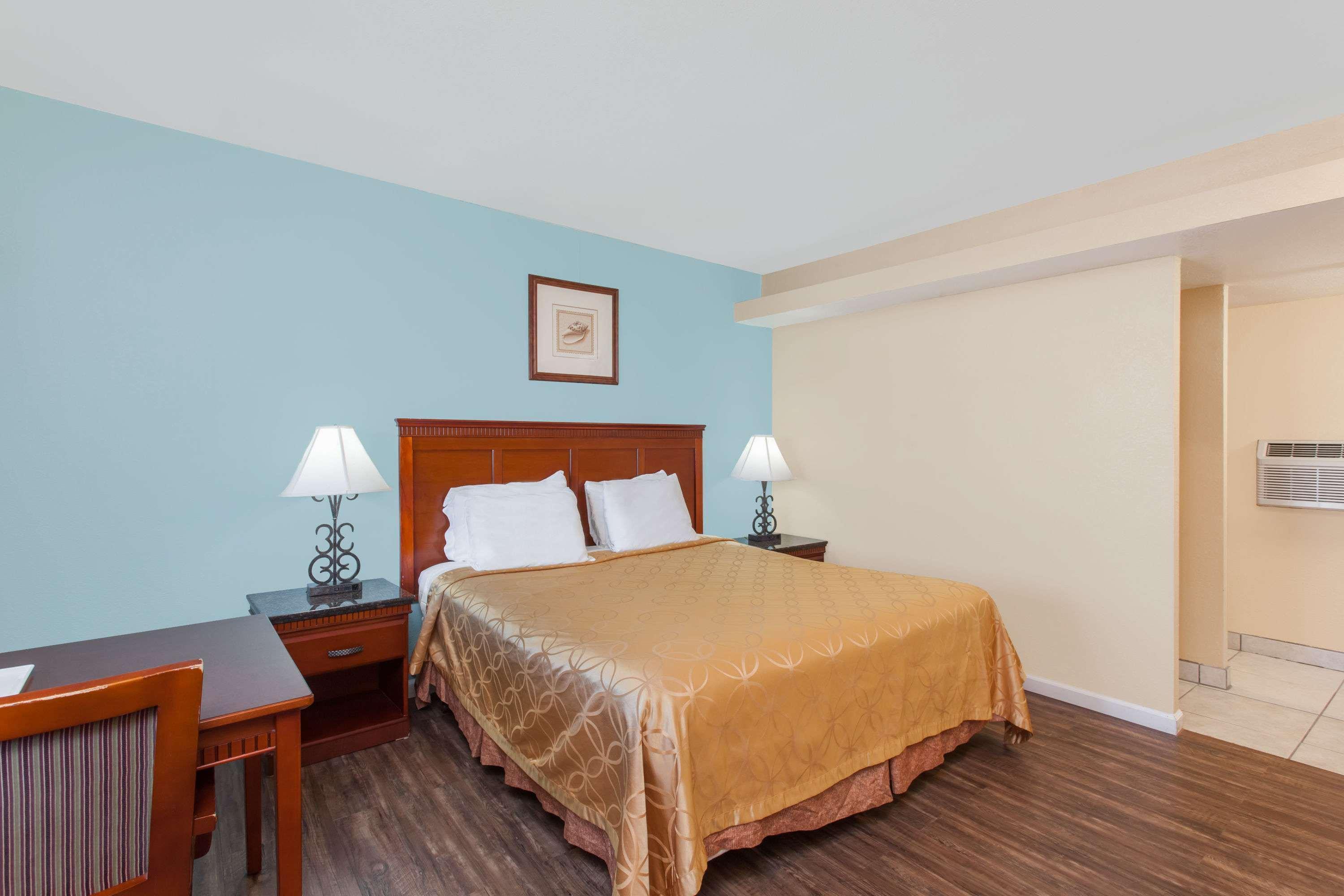 Travelodge By Wyndham Seaworld Motel