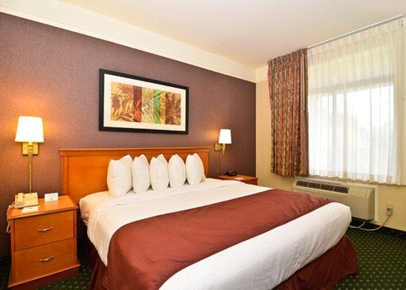 Ramada By Wyndham Hotel San Diego