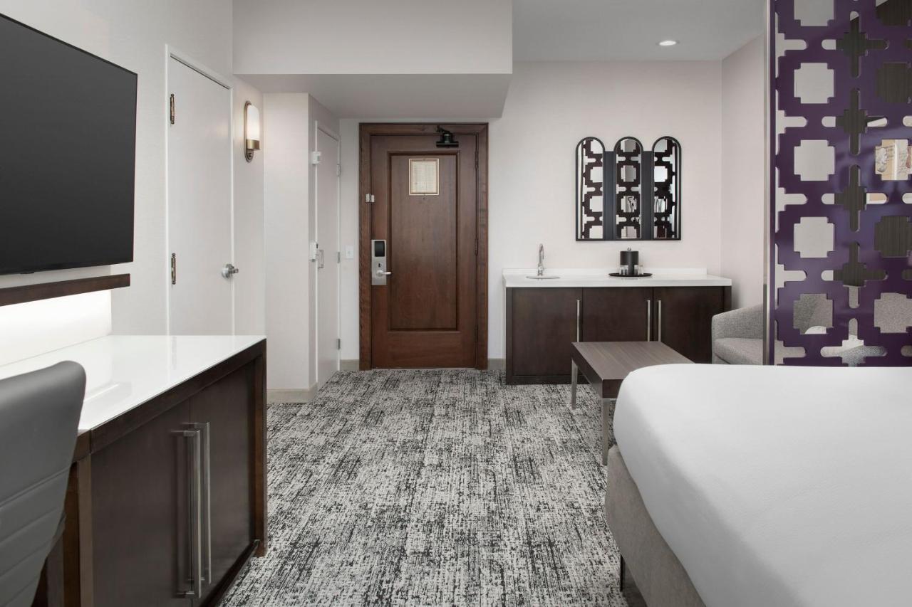 Courtyard By Marriott Downtown 4*