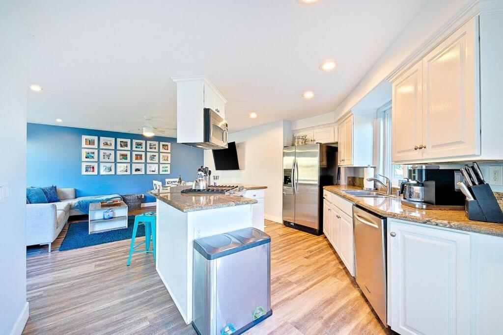 Stunning South Mission With Private Rooftop & Ocean Views! *