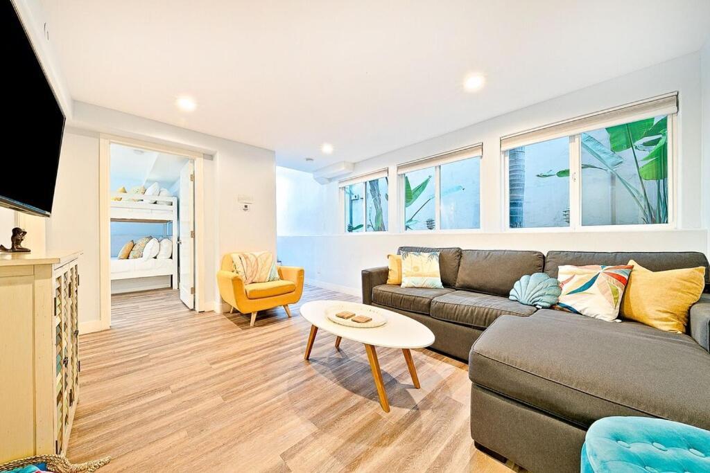 Stunning South Mission With Private Rooftop & Ocean Views! Holiday home