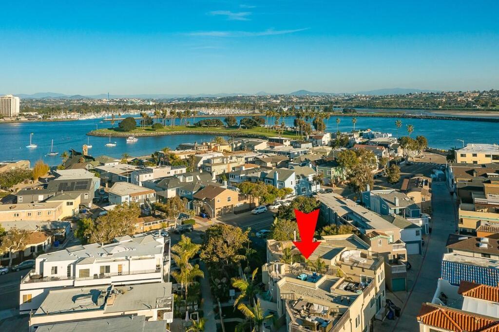 Stunning South Mission With Private Rooftop & Ocean Views! San Diego
