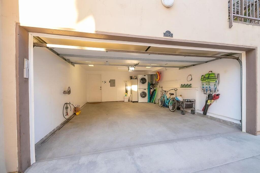 Stunning South Mission With Private Rooftop & Ocean Views! Holiday home *