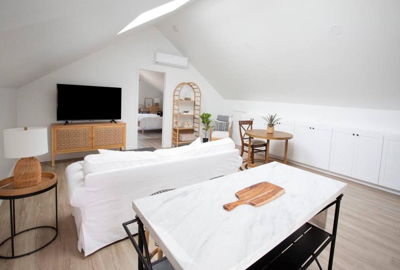 Elegant, Beautiful, Modern, King Bed Holiday home *