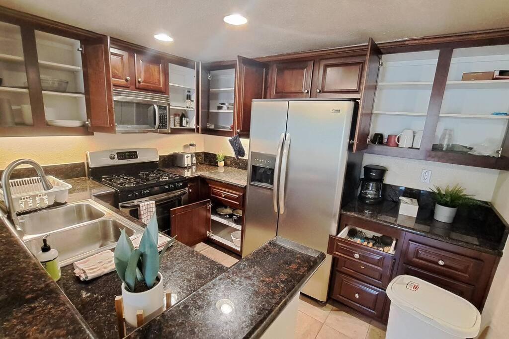 Venetian First Floor One Bedroom Luxury La Jolla, Spa, Pool, Gym Apartment *