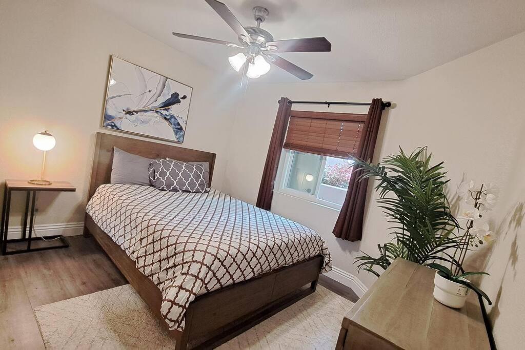 Venetian First Floor One Bedroom Luxury La Jolla, Spa, Pool, Gym Apartment