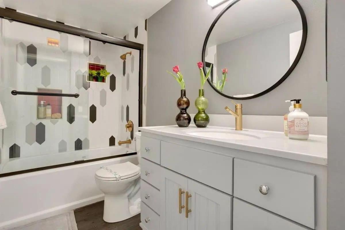 Living With Pool & Tennis Minutes To Del Mar Beaches Holiday home San Diego