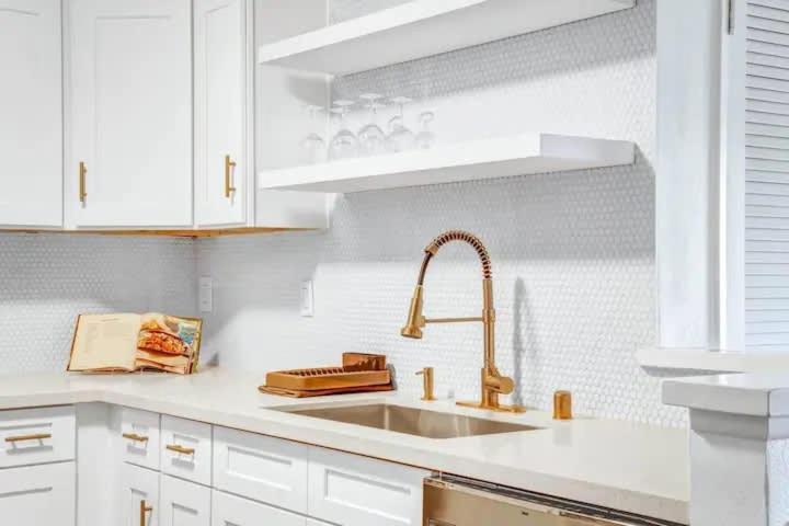 Living With Pool & Tennis Minutes To Del Mar Beaches Holiday home