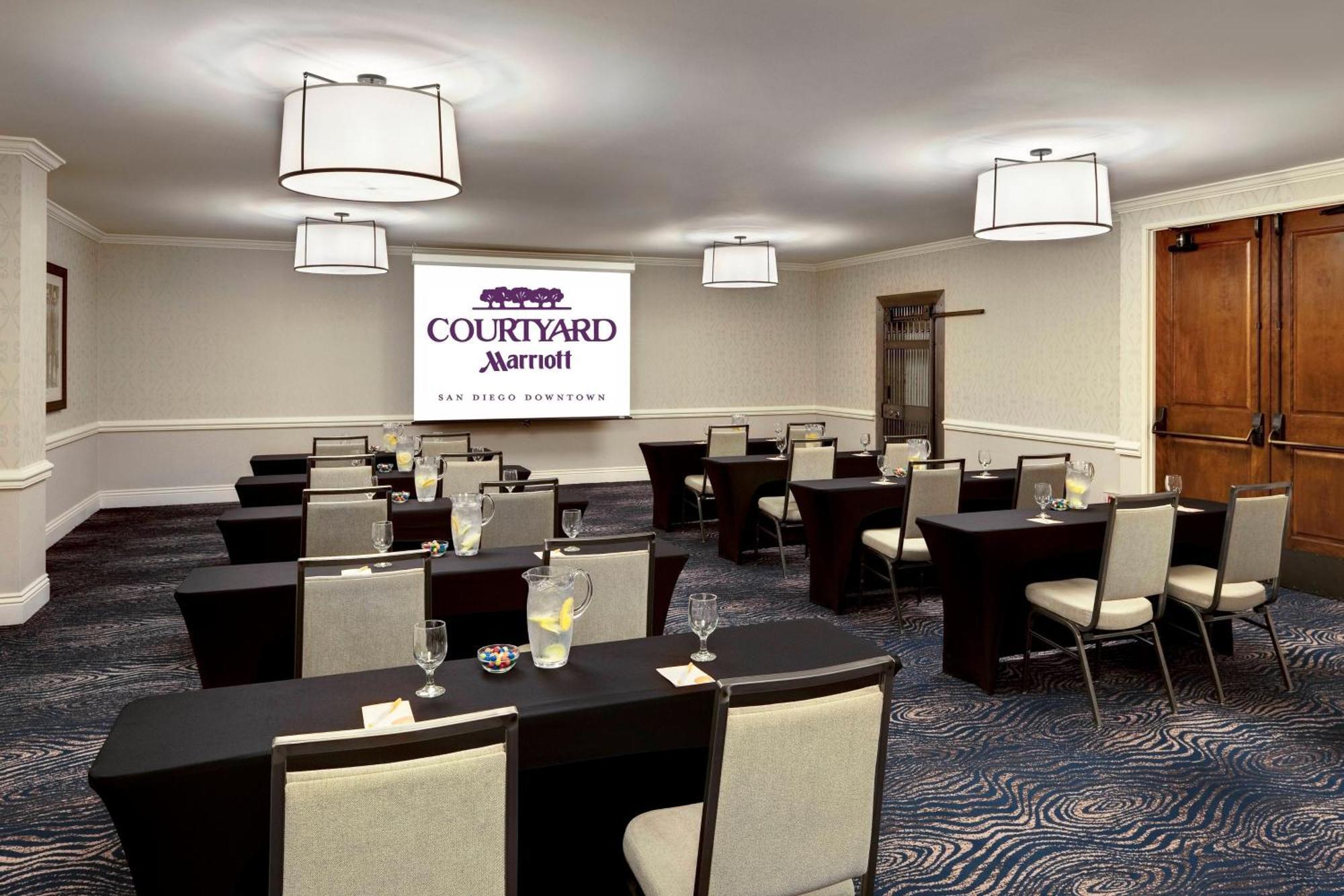 Courtyard By Marriott Downtown Hotel 4*