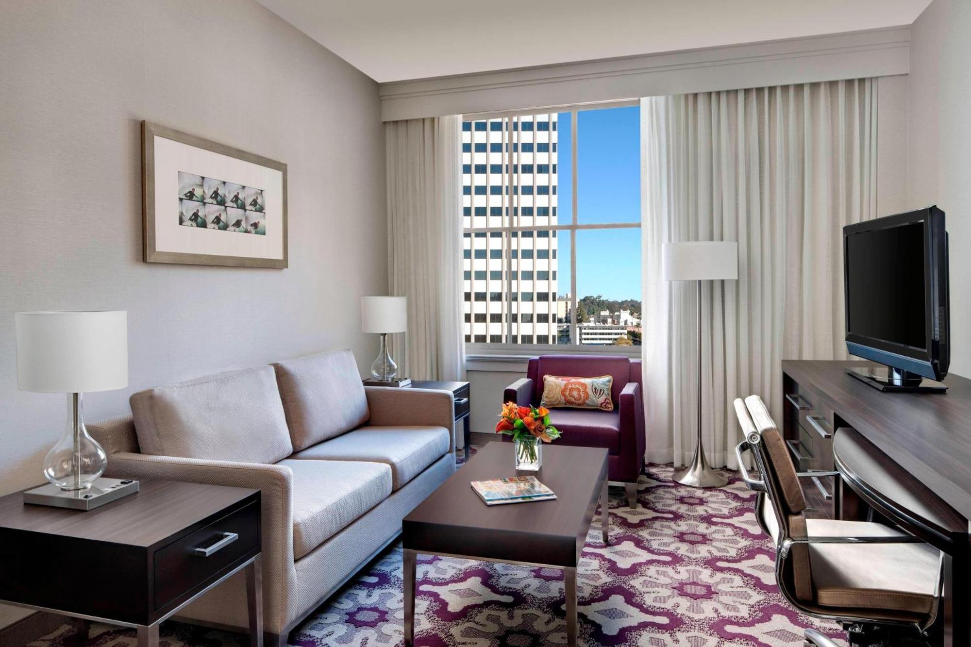 Courtyard By Marriott Downtown