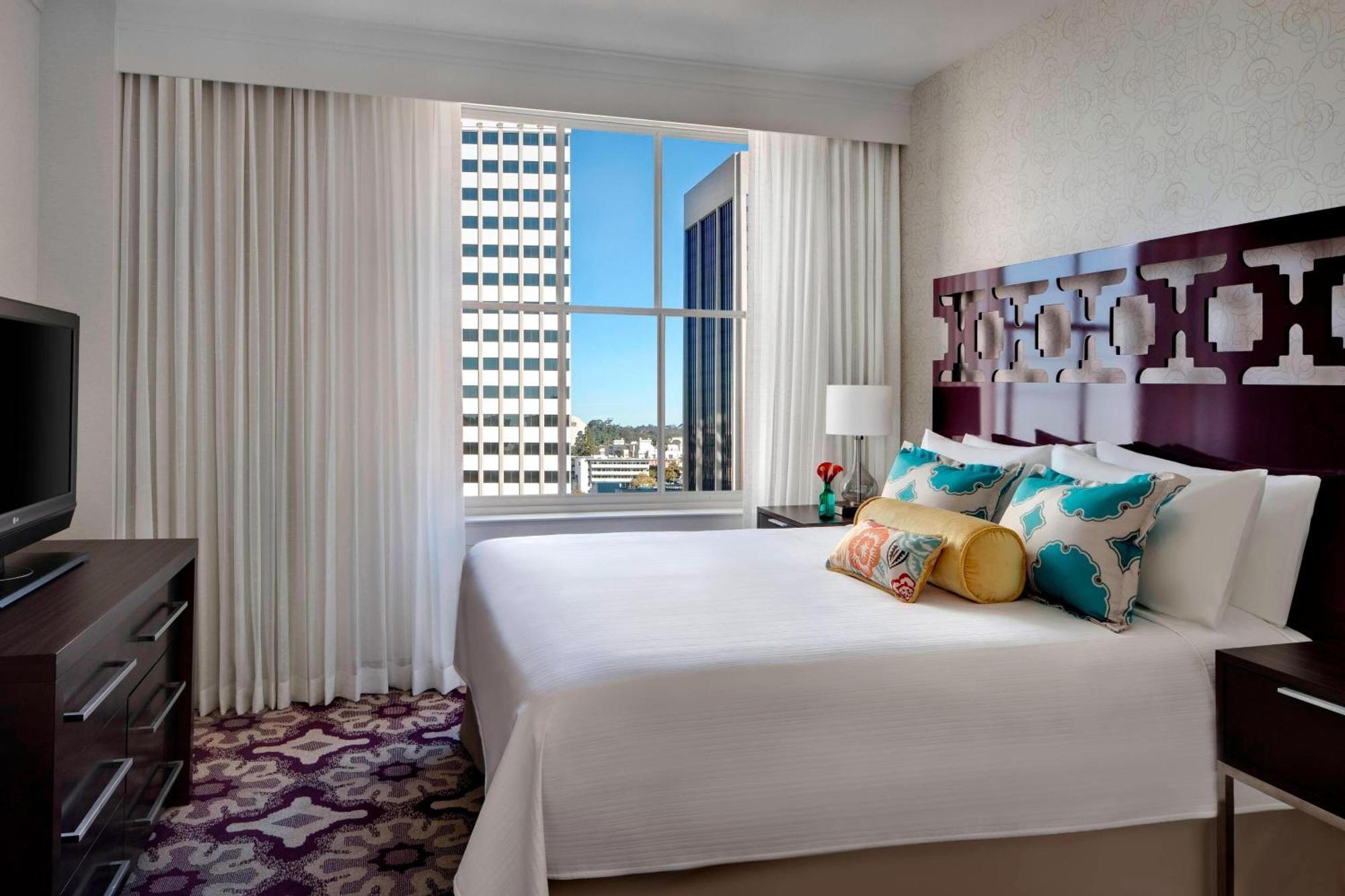 Courtyard By Marriott Downtown San Diego