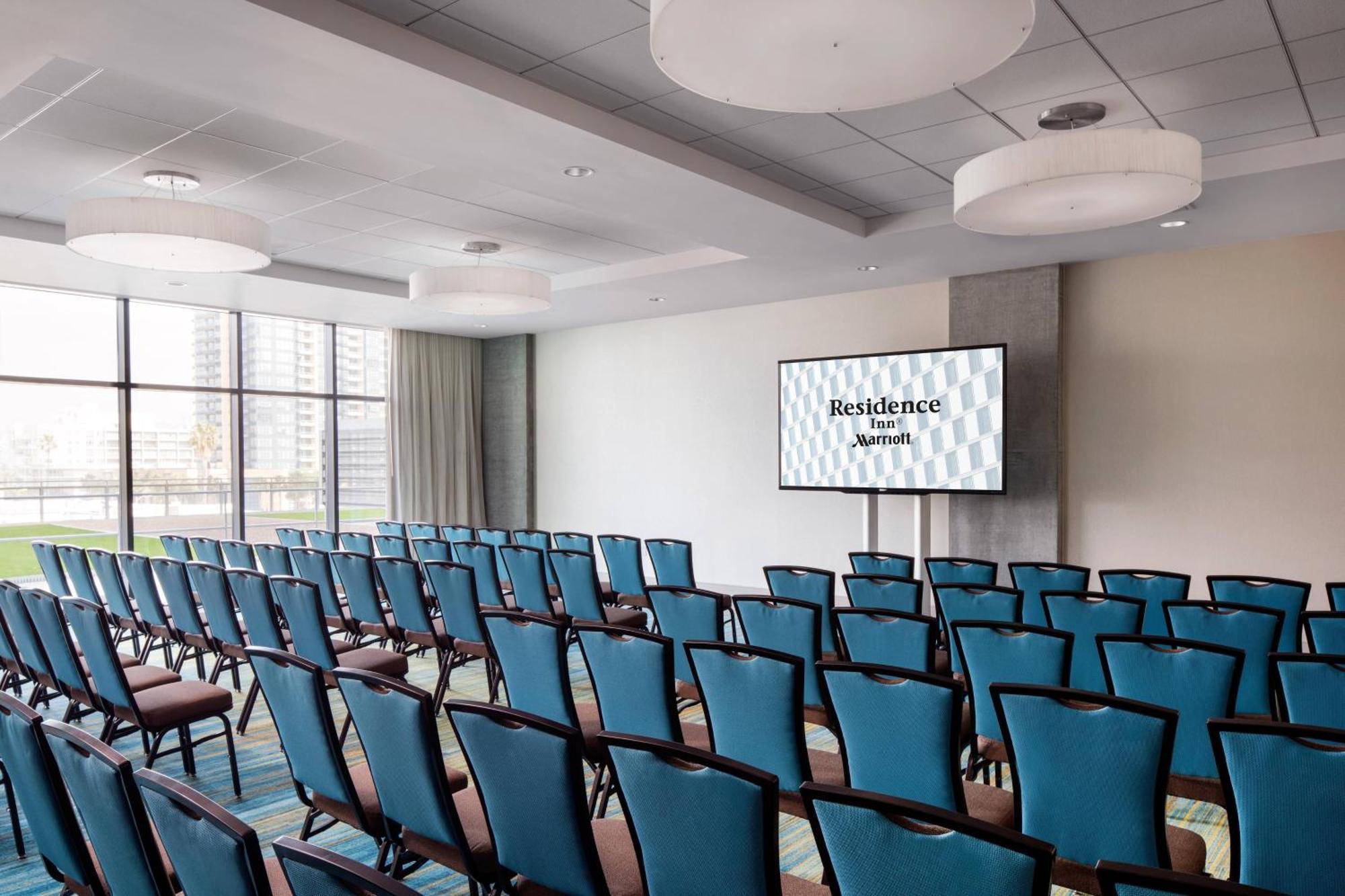 Hotel By Marriott Downtown/bayfront San Diego