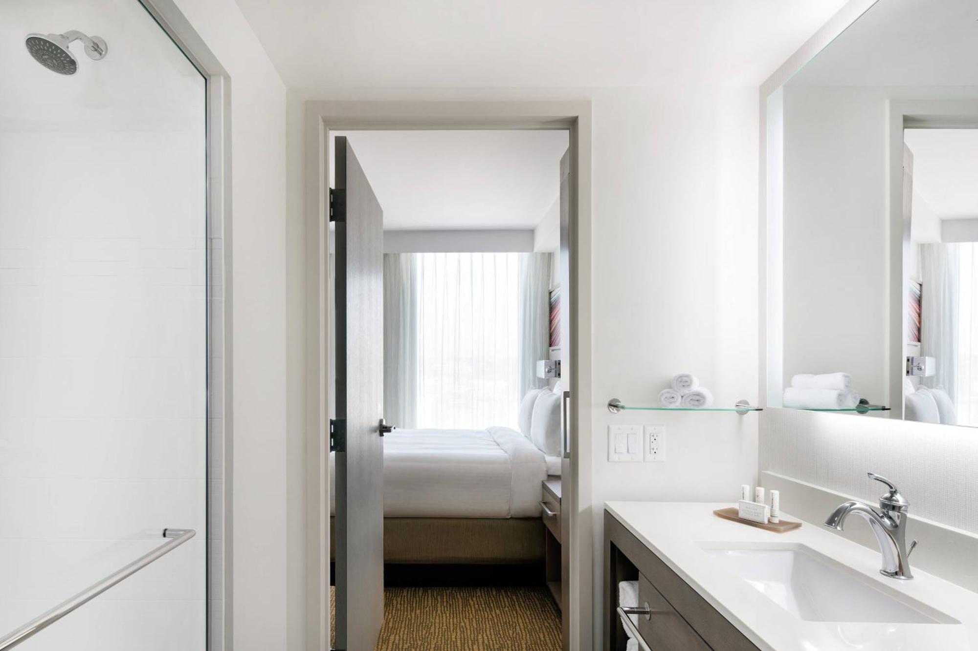 By Marriott Downtown/bayfront San Diego