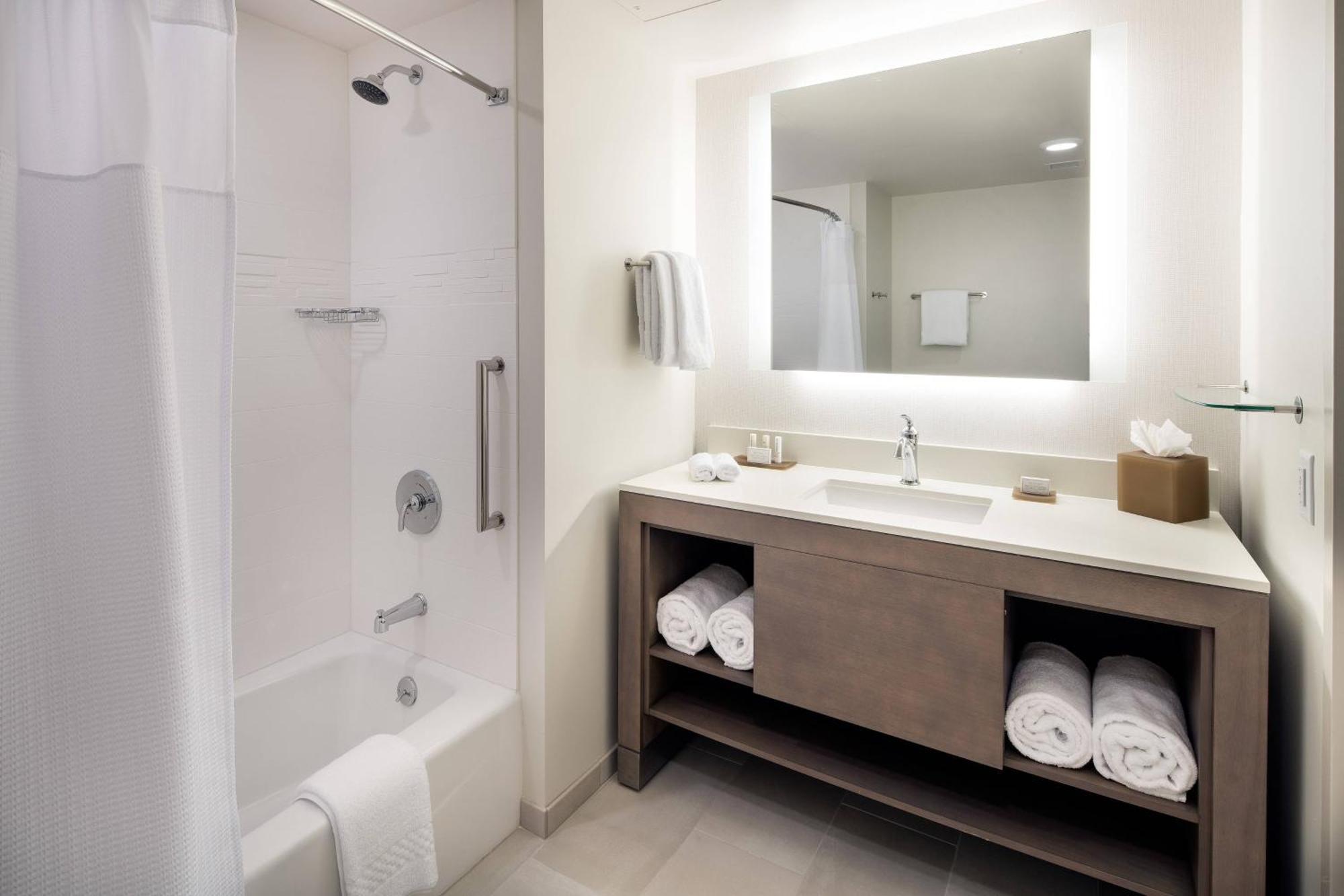 By Marriott Downtown/bayfront