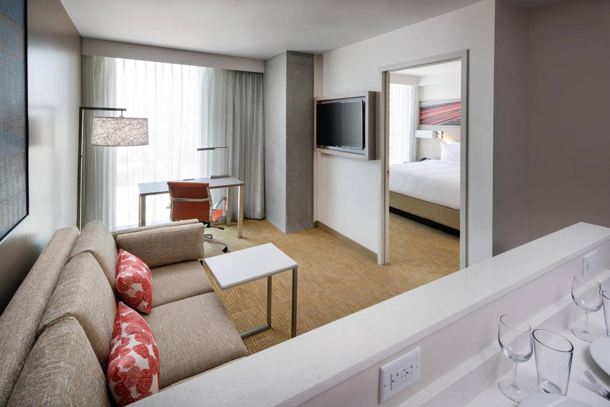 Hotel By Marriott Downtown/bayfront San Diego
