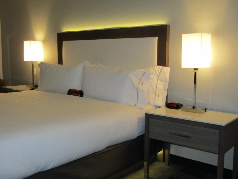 Express & - Mission Valley By Ihg