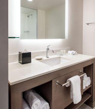 By Marriott Downtown/bayfront Hotel