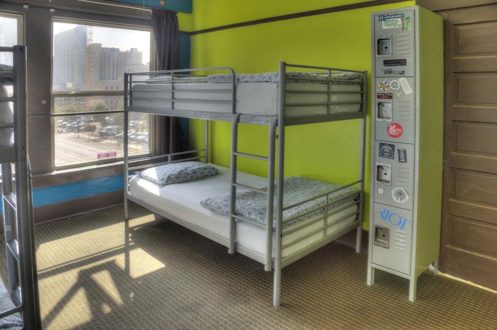 Hostel Lucky D's Youth And Traveler's