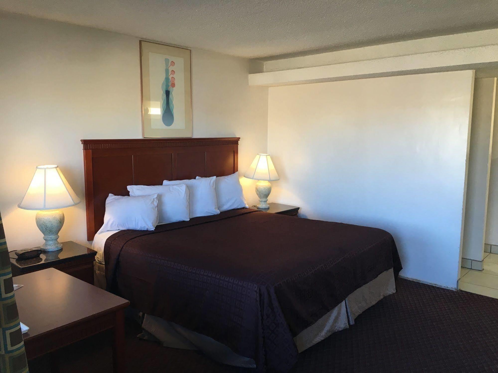 Travelodge By Wyndham Seaworld Motel San Diego