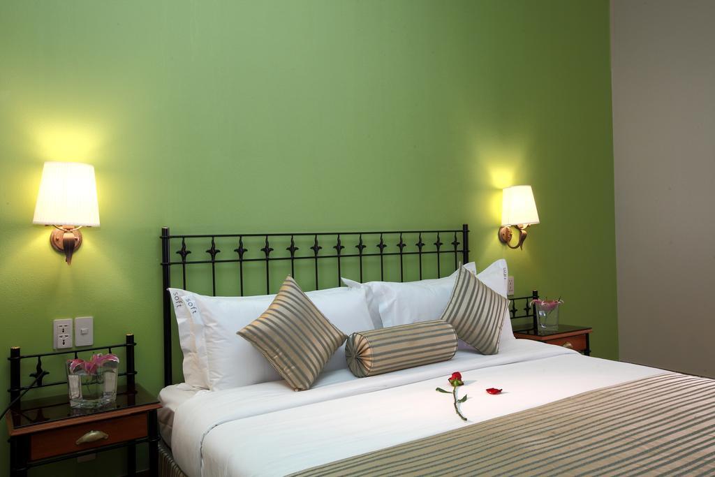 Humphreys Half Moon Hotel