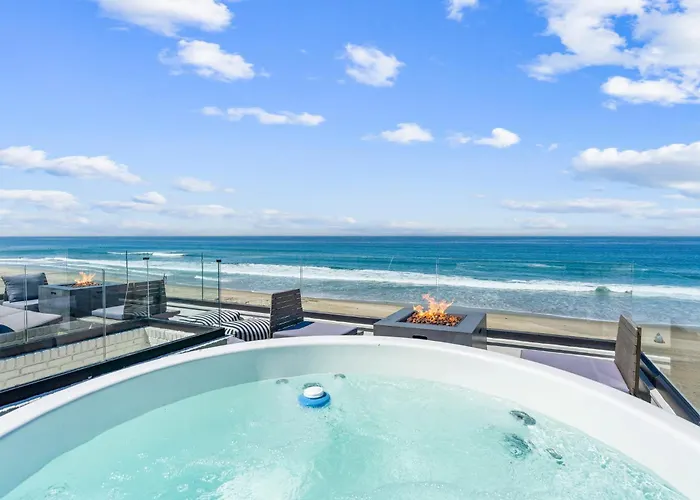 Entire Upper Oceanfront Masterpiece With Rooftop