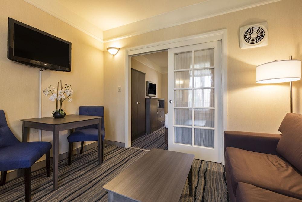 Ramada By Wyndham Hotel 2*