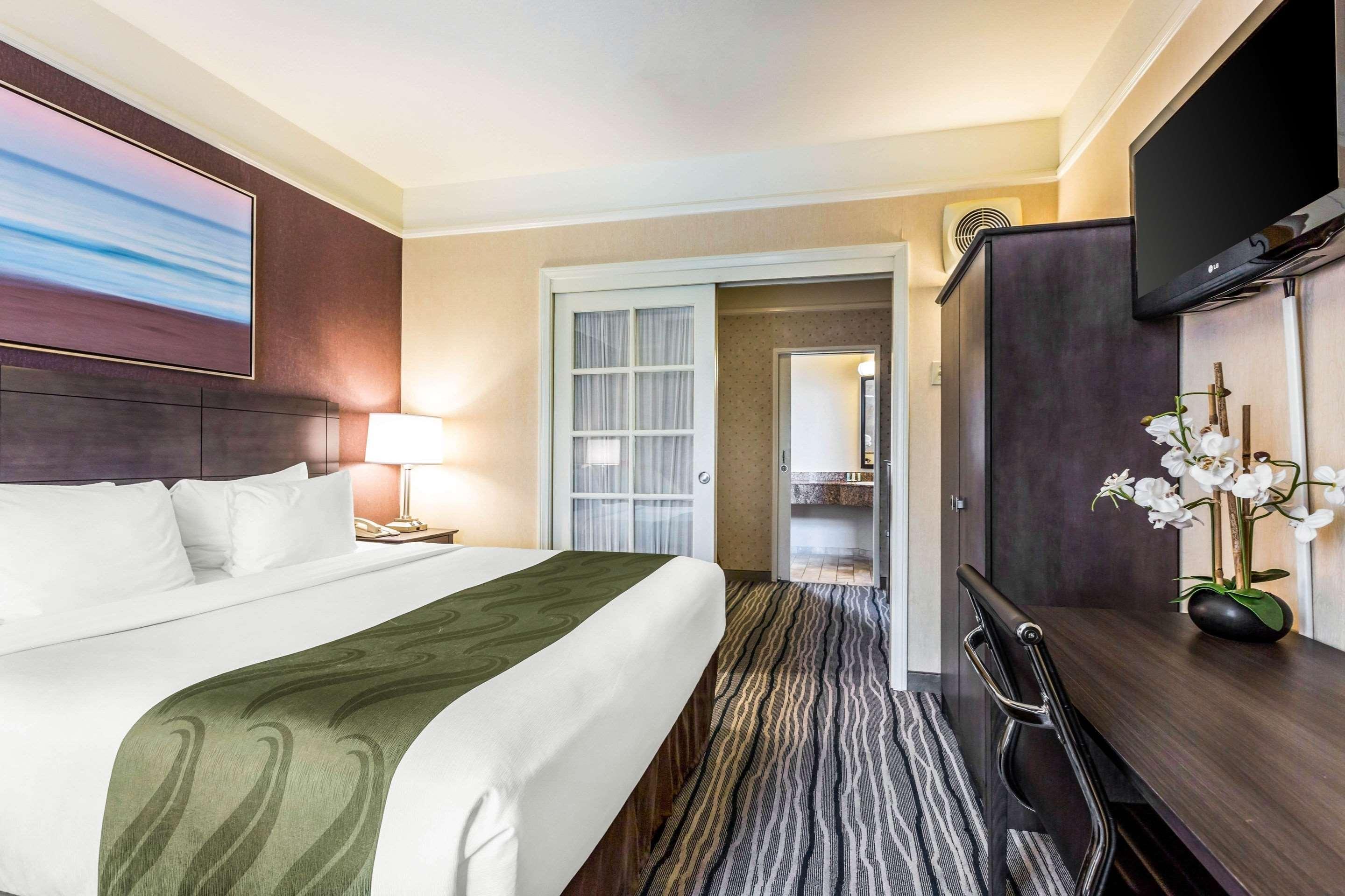 Ramada By Wyndham Hotel San Diego