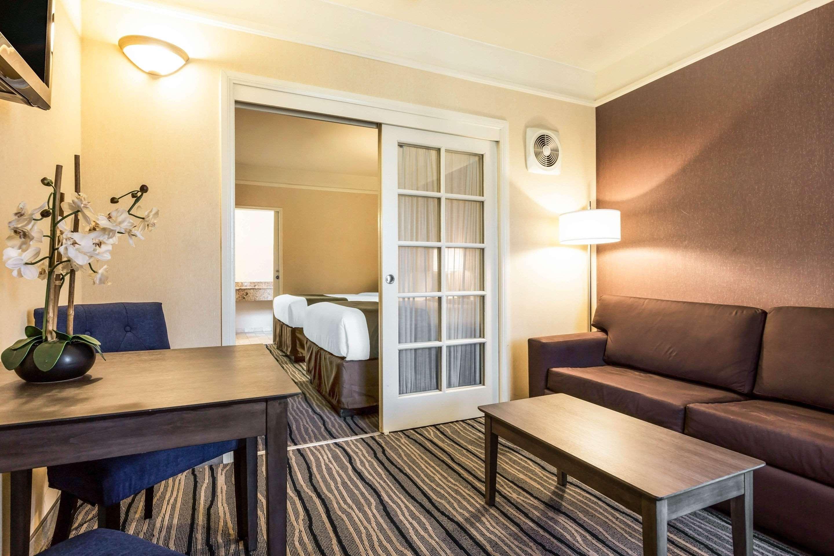 Ramada By Wyndham 2*