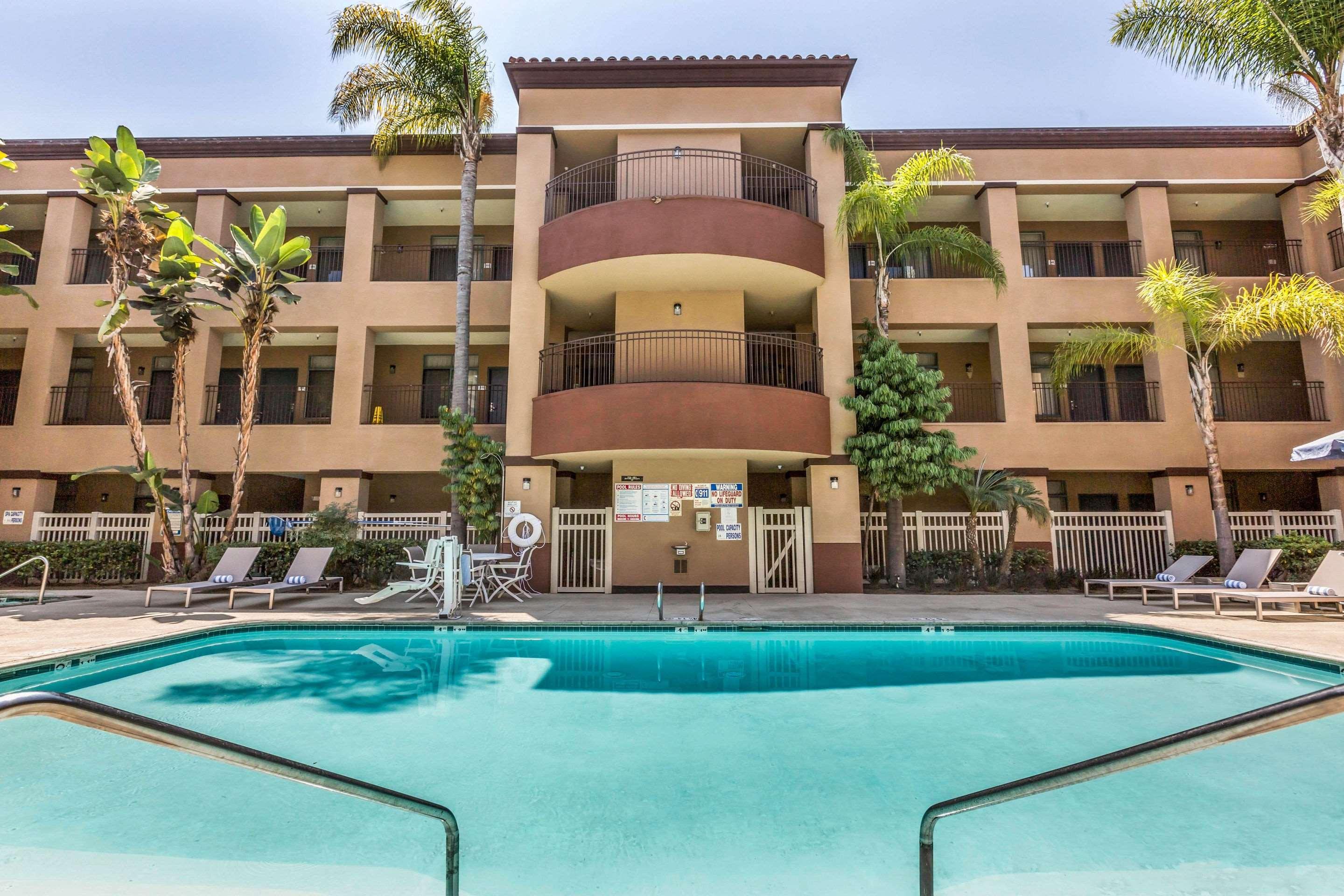 Ramada By Wyndham 2*