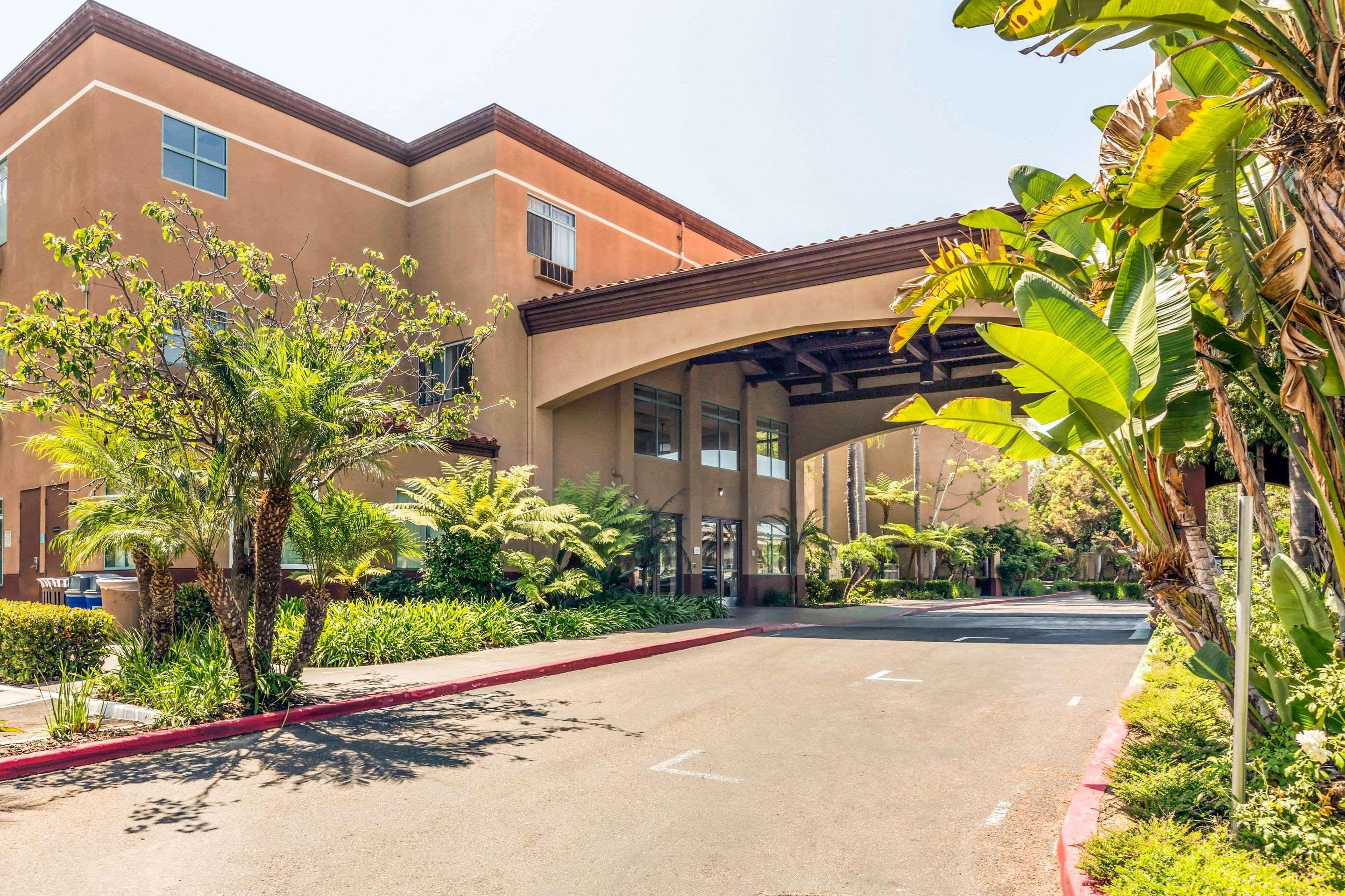 Ramada By Wyndham 2*