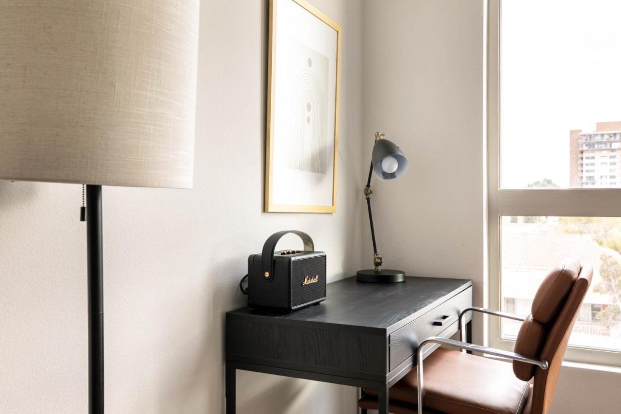 Hillcrest 1br W Gym Wd Pool Nr Bars Shops San-9 *