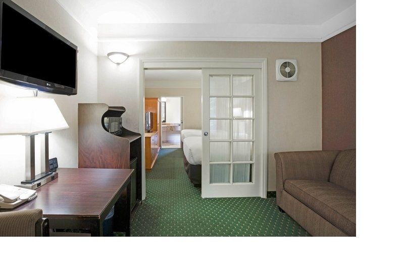 Hotel Ramada By Wyndham San Diego
