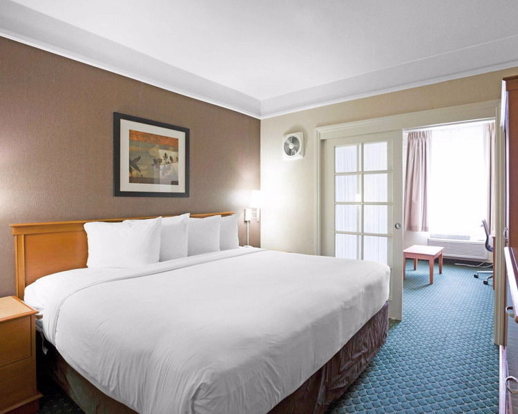 Hotel Ramada By Wyndham 2*