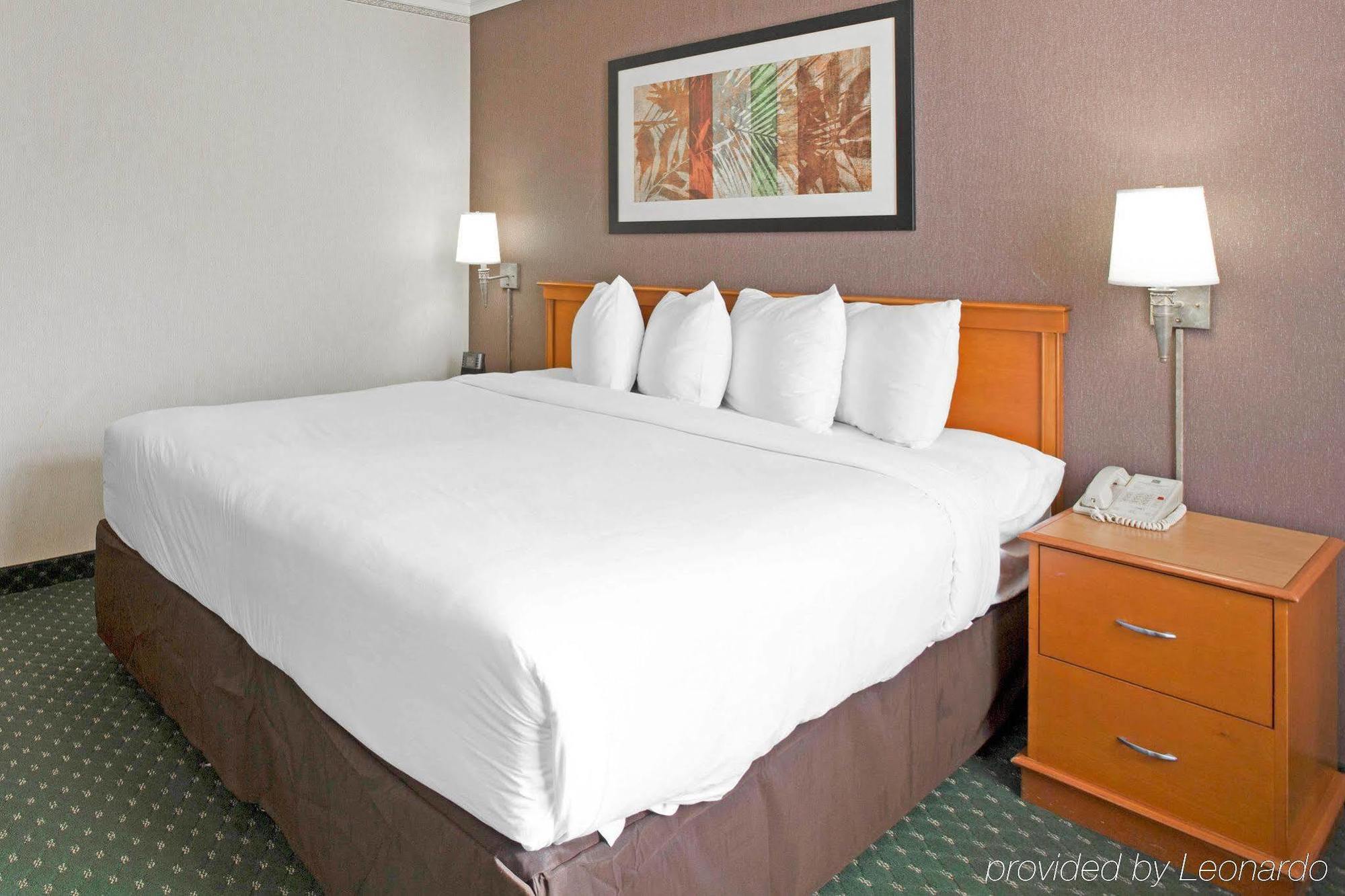 Ramada By Wyndham Hotel San Diego