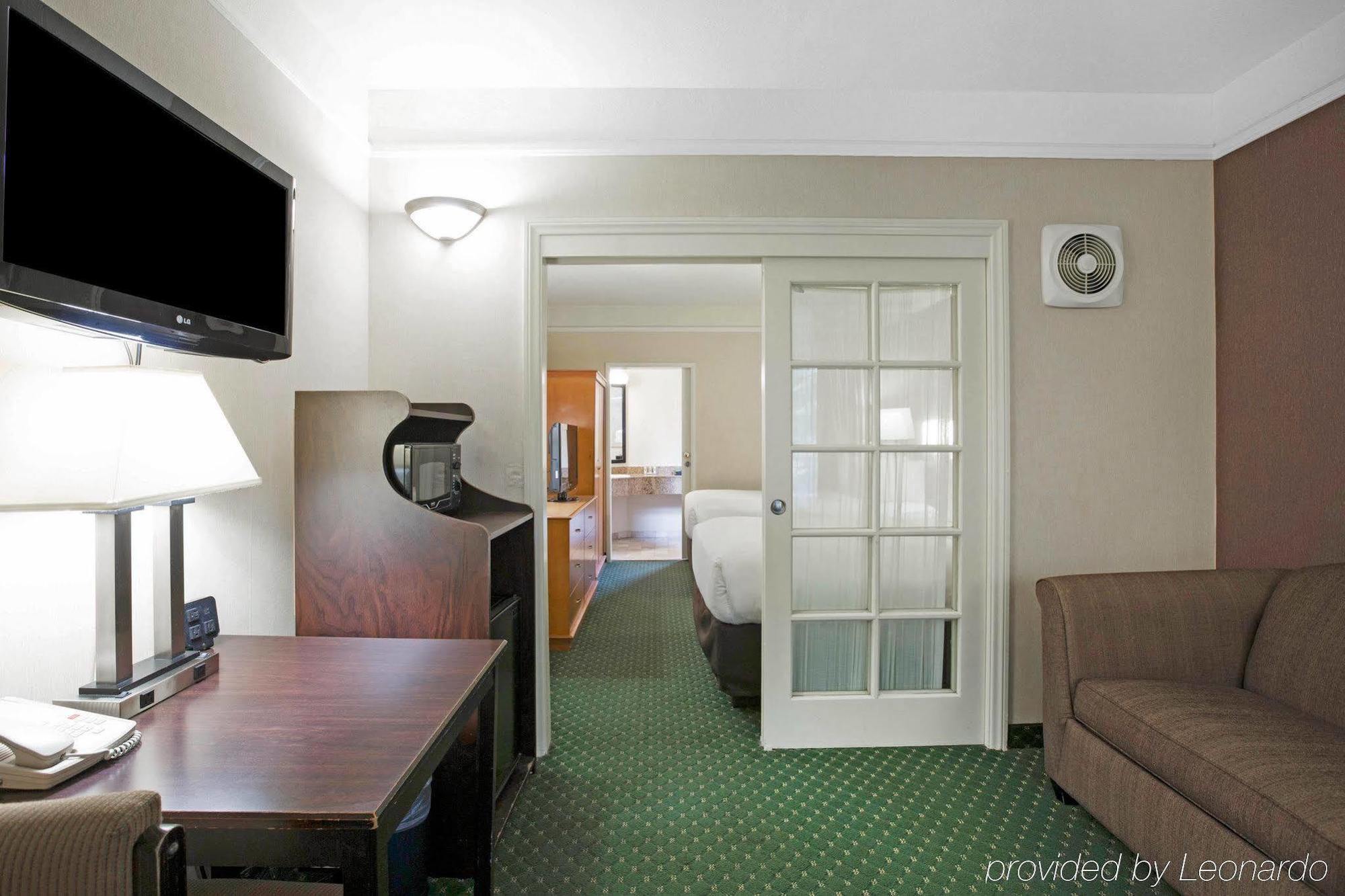 Ramada By Wyndham 2* San Diego