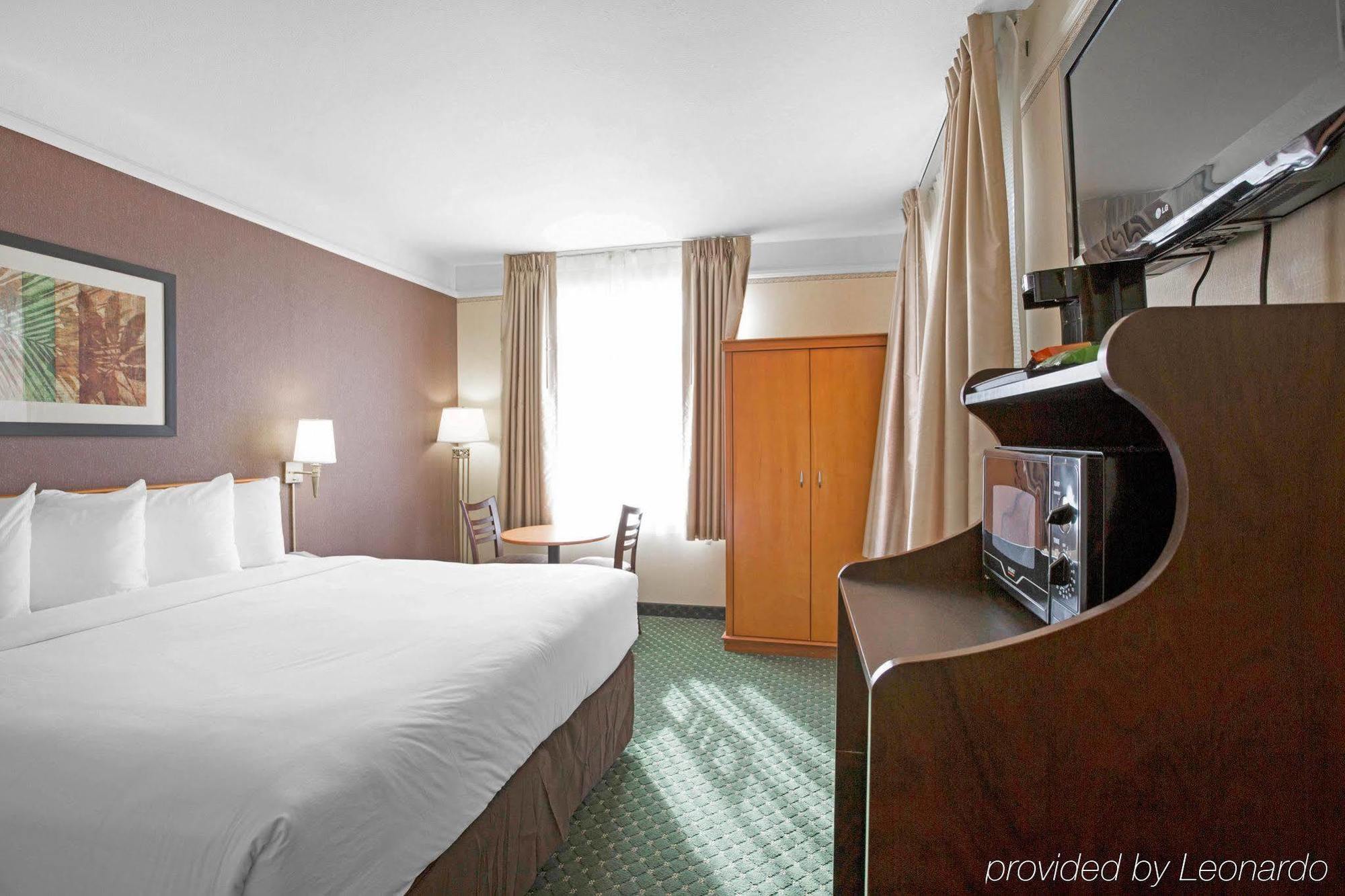 Hotel Ramada By Wyndham 2*