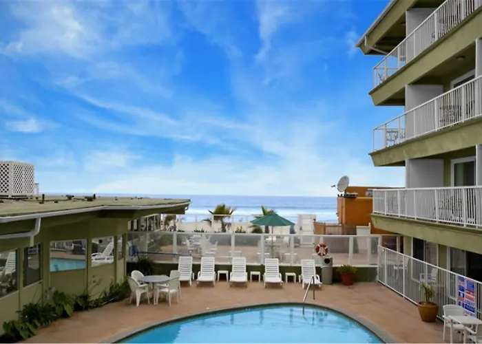Surfer Beach Hotel