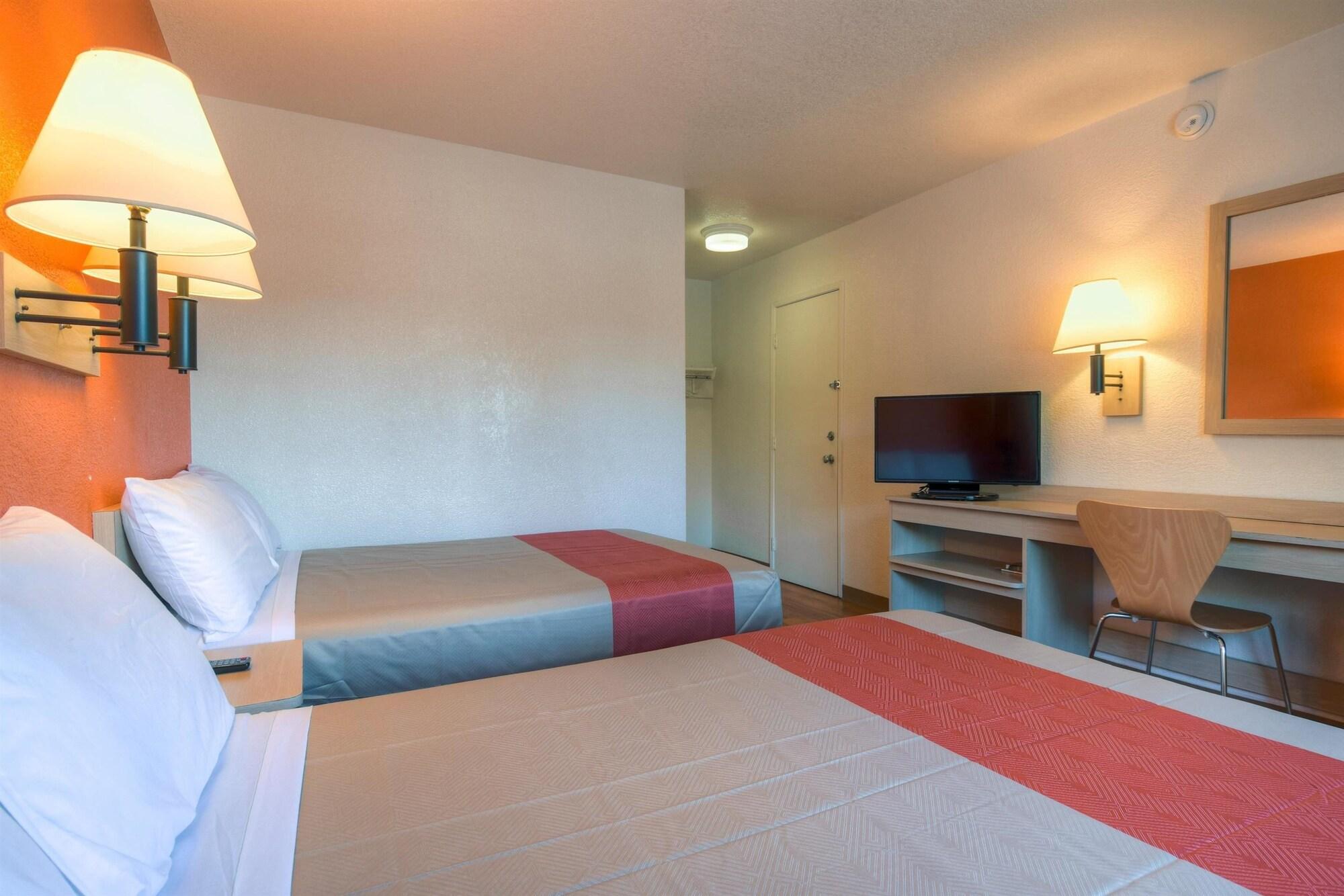 Hotel 6-san Ysidro, Ca - - Border