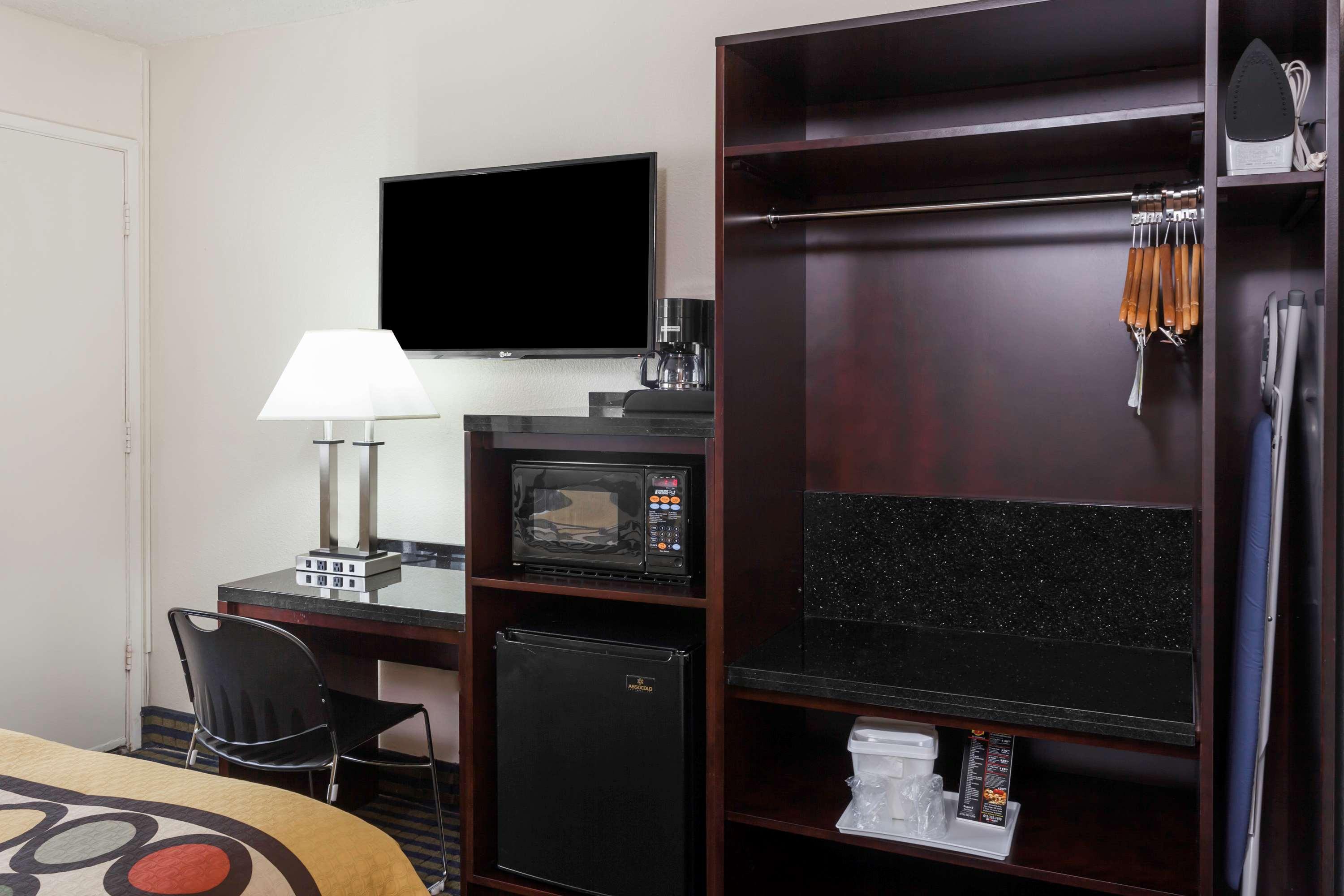 Hotel Super 8 By Wyndham Circle 2*