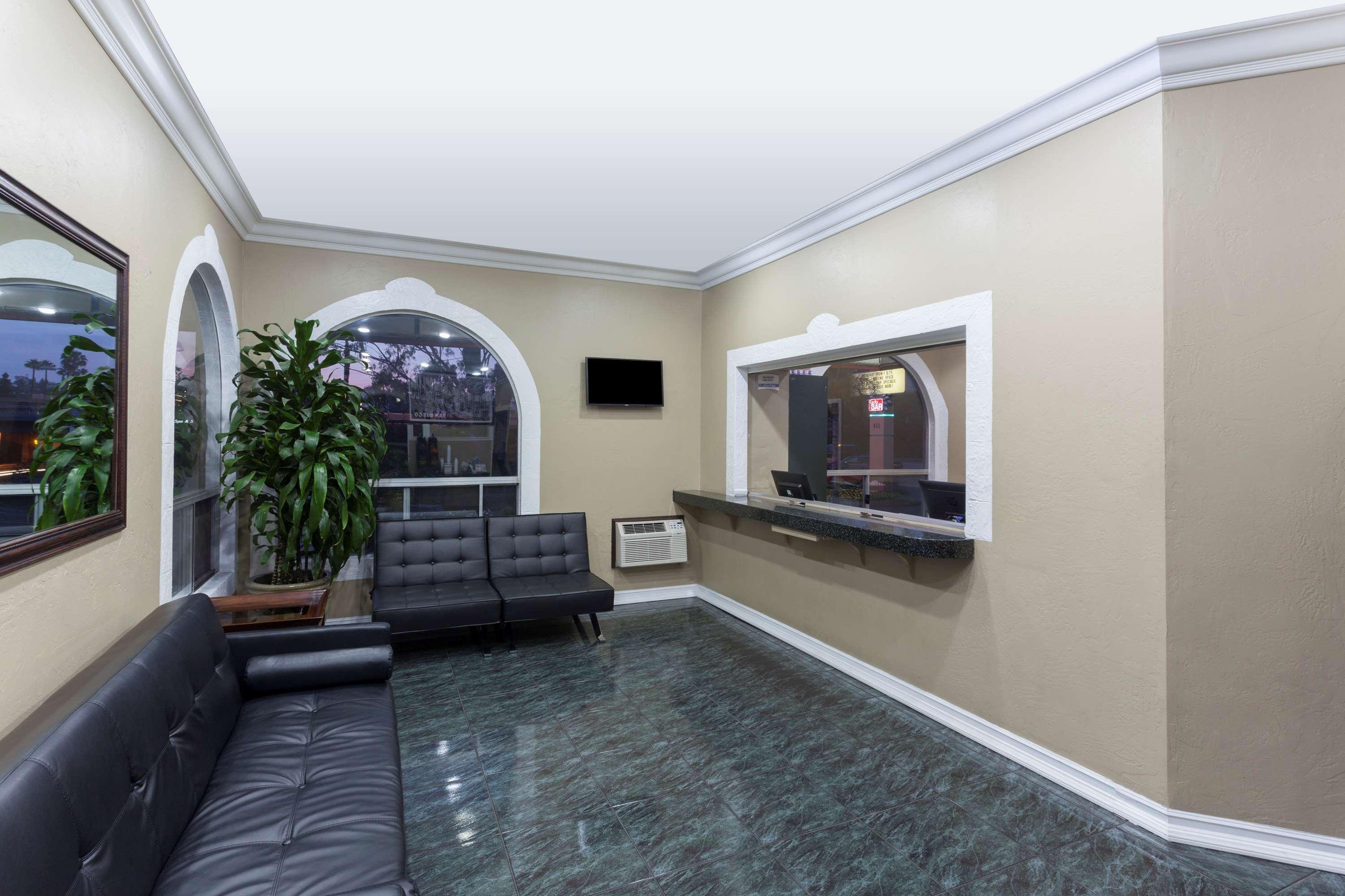 Super 8 By Wyndham Circle Hotel San Diego