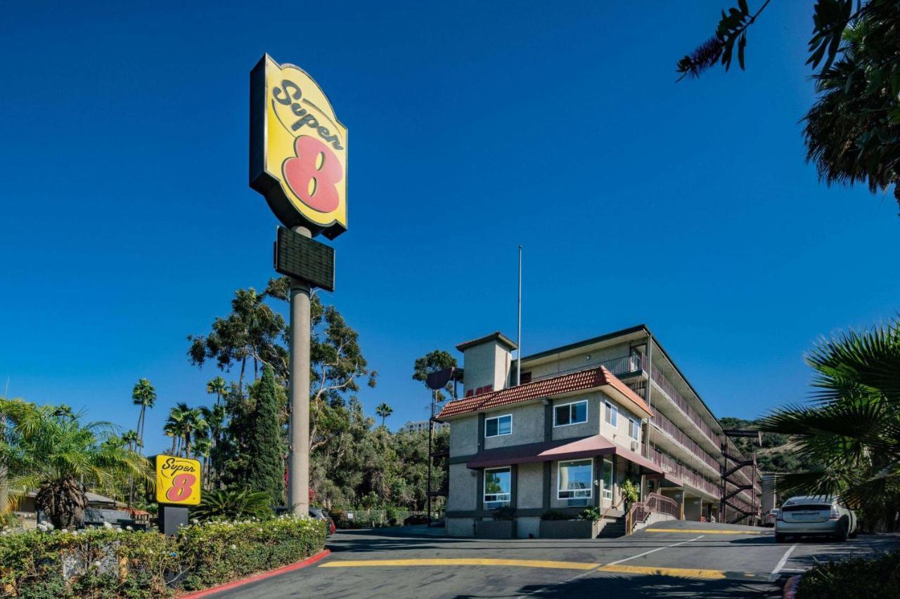 Super 8 By Wyndham Circle 2*