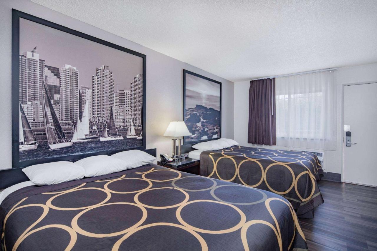 Super 8 By Wyndham Circle Hotel San Diego