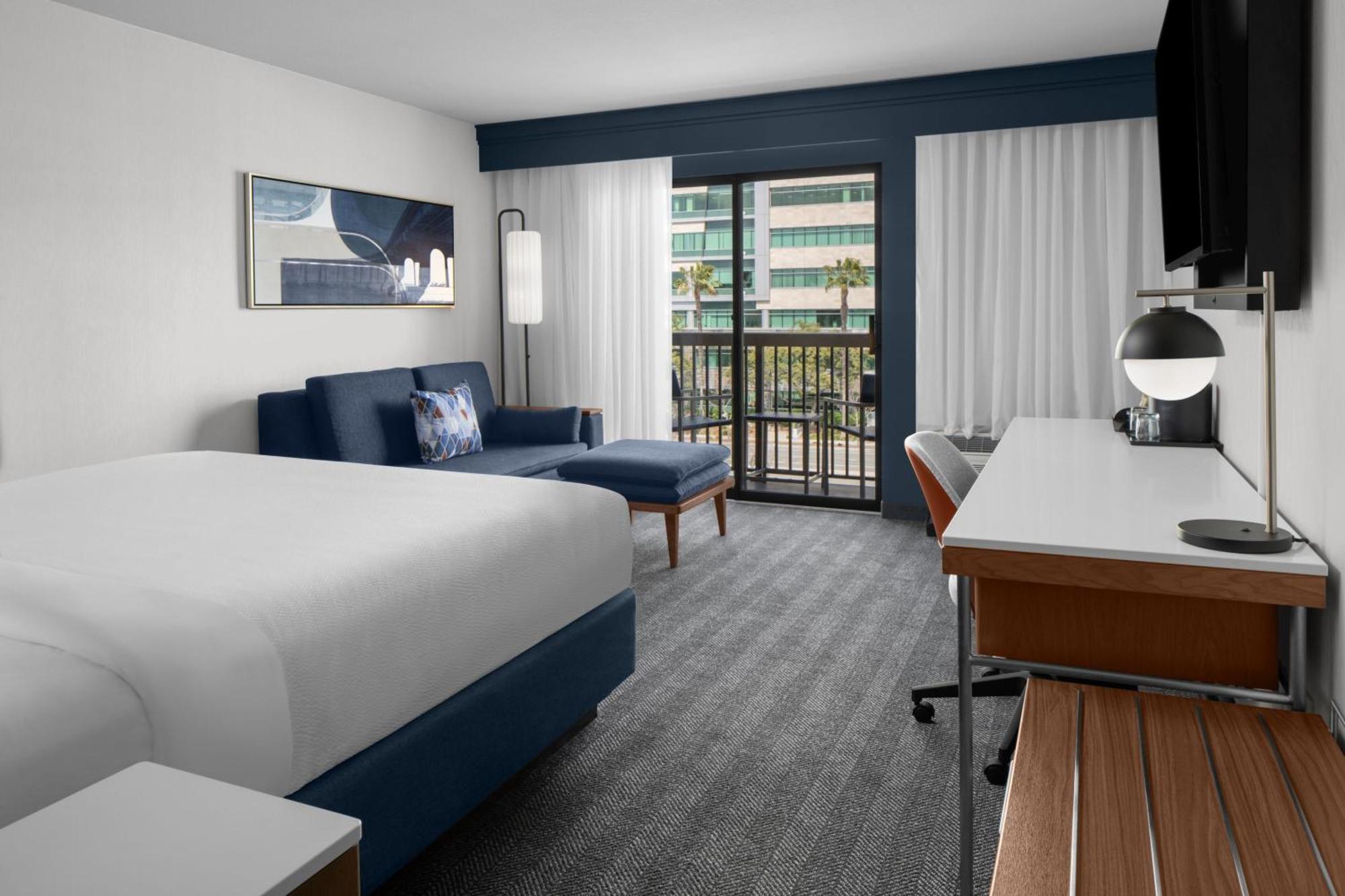 Hotel Courtyard Central - Outdoor Pool, Bar & Restaurant 3*