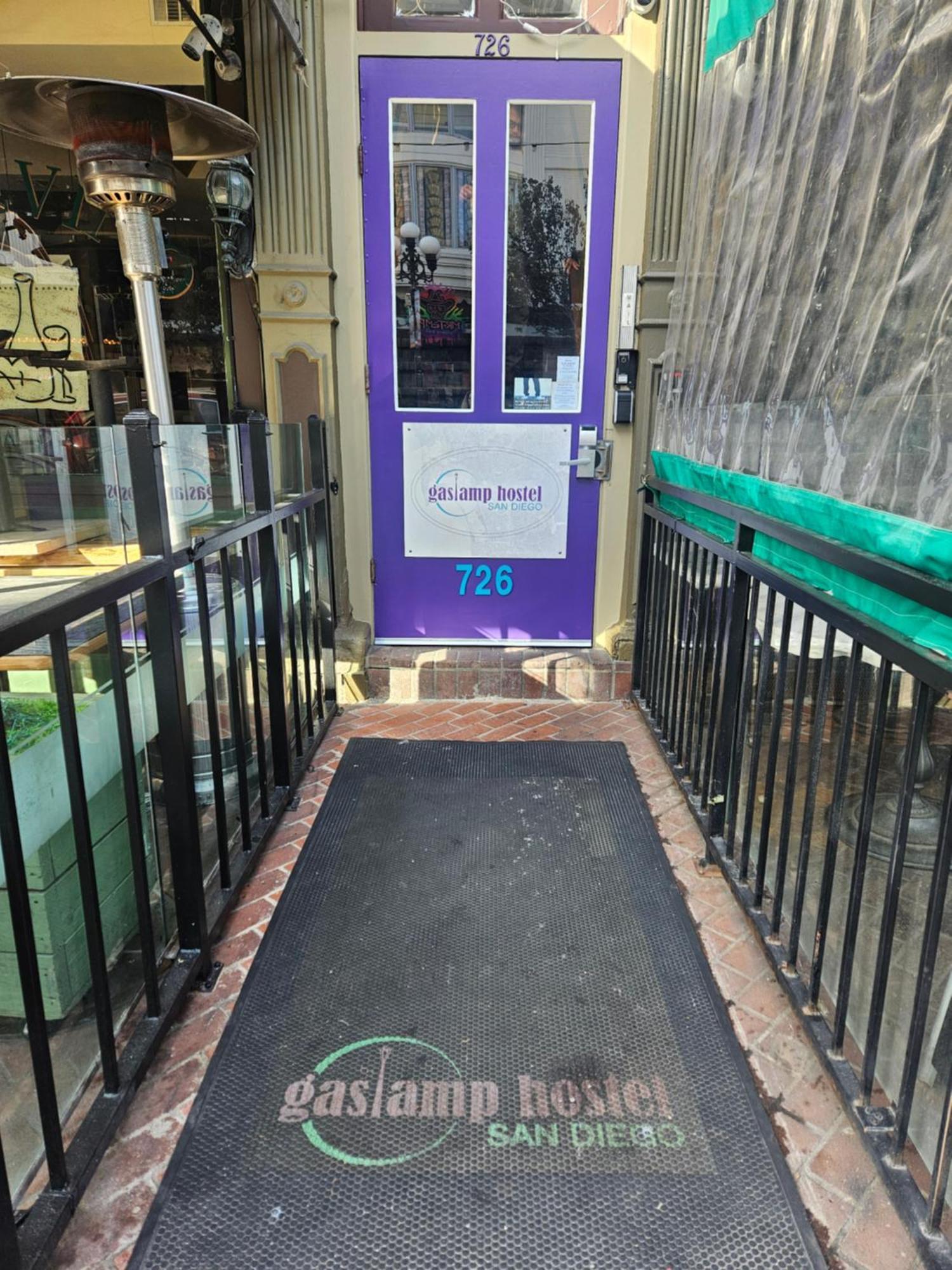 Gaslamp Albergue *