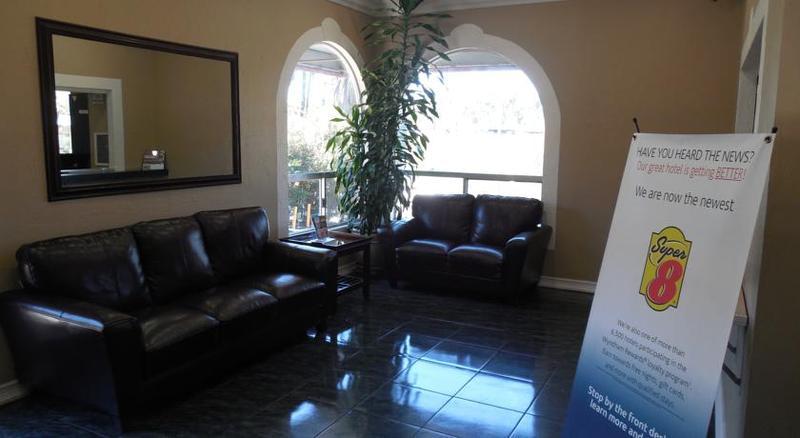 Hotel Super 8 By Wyndham Circle 2*