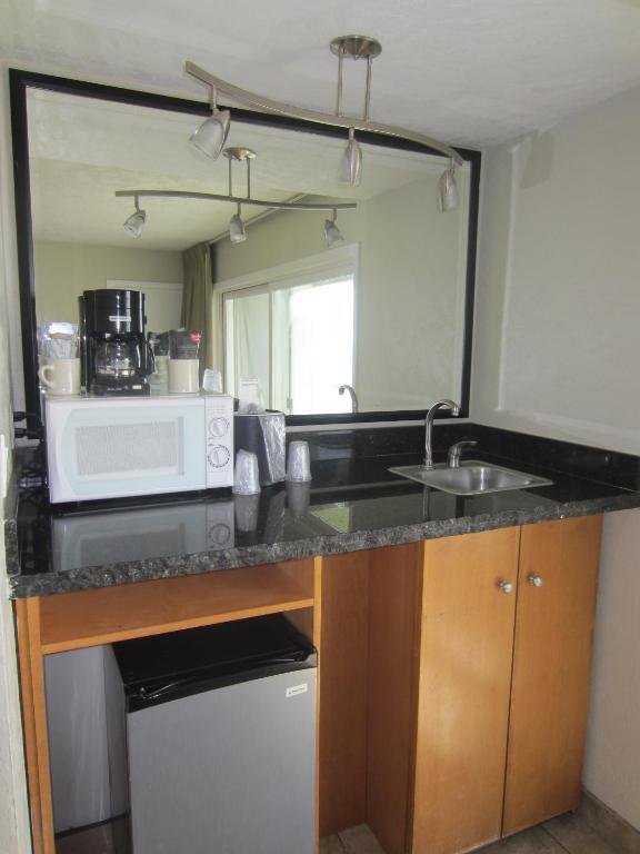 Surfer Beach Hotel 3*