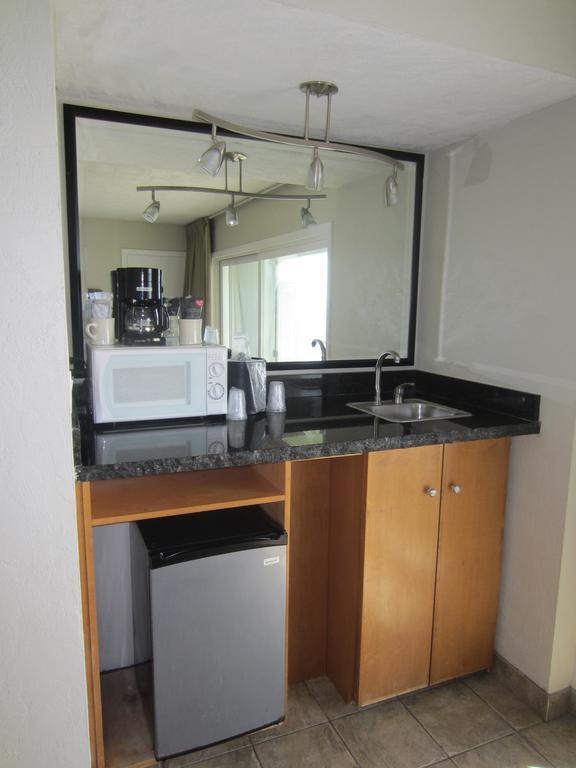 Surfer Beach Hotel 3*