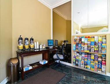 Super 8 By Wyndham Circle